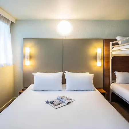 Campanile Evry Est - Saint Germain Les Corbeil Hotel Exterior photo