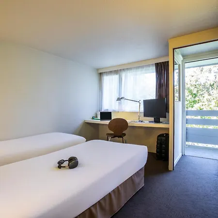 Campanile Evry Est - Saint Germain Les Corbeil Hotel Exterior photo
